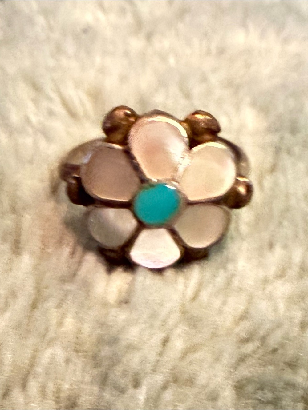Vintage Zuni Sterling Silver Mother of Pearl & Turquoise Flower Ring - Size 5 - Picture 6 of 7